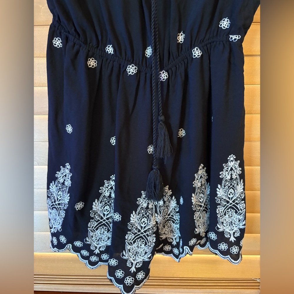 Love Tree NWOT Black Short Sleeve Tie Front with tassels Jumpsuit. Size medium - Picture 5 of 10